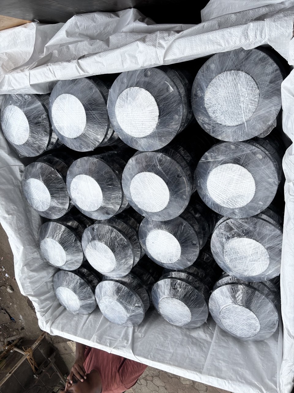 ASTM A182 alloy steel blind flanges face-capped and packed in wooden export crate — large diameter Cr-Mo F22 F91 blind flanges exporter India