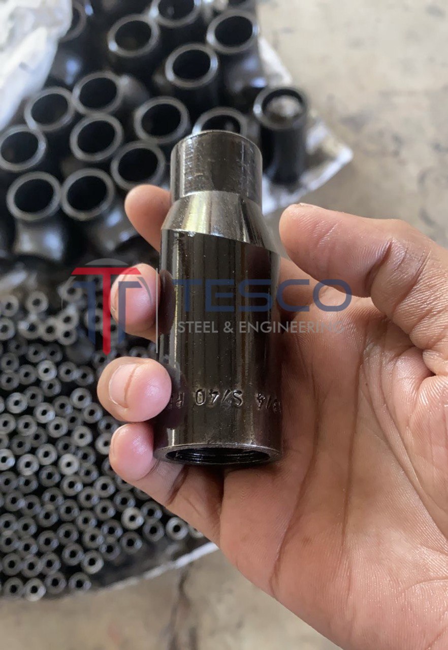 Carbon steel and low-temperature carbon steel swage nipple in ASTM A105 and A350 LF2 with threaded end