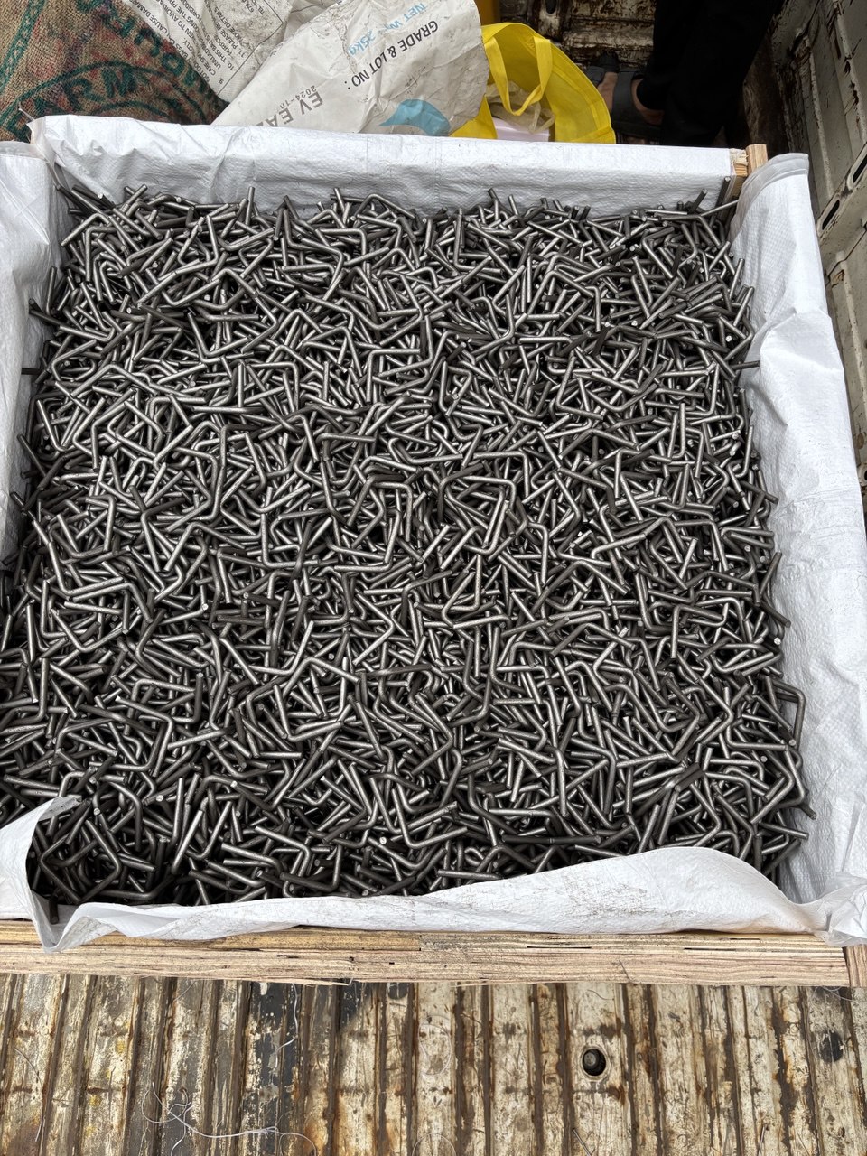 Bulk production of custom refractory anchors